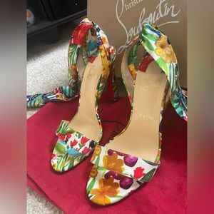 Christian Louboutin
Crosse Du Desert Silk-Crepe Tie Sandals
39.5 (9.5)
Multi